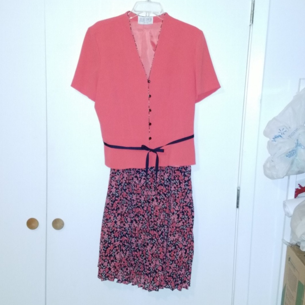Julian Taylor 2 Piece Skirt Suit.  Size: 14
